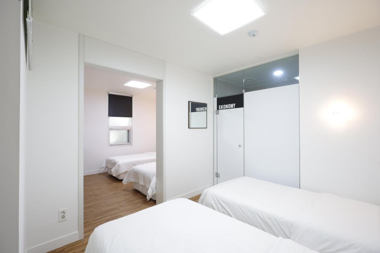 Ekonomy Haeundae Hostel Пусан Екстериор снимка