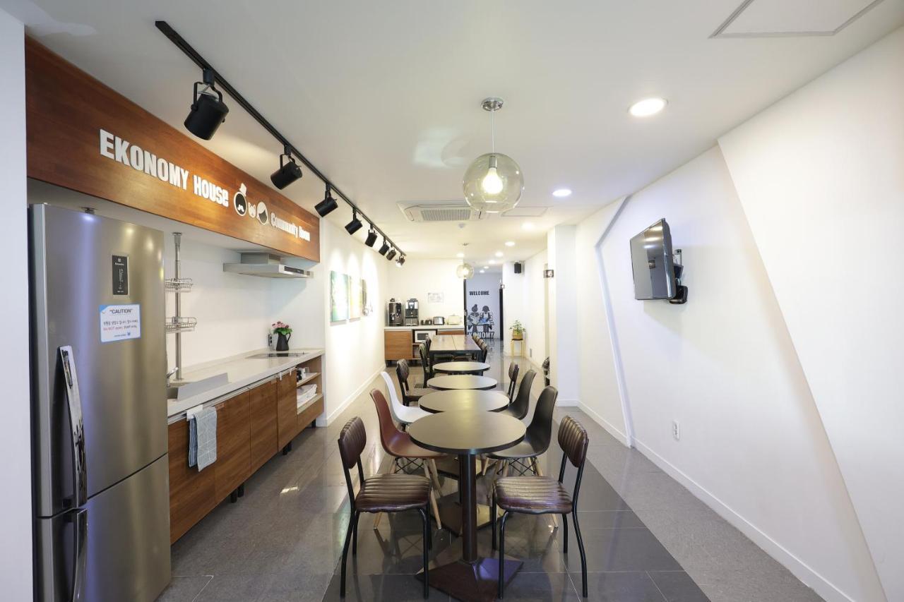 Ekonomy Haeundae Hostel Пусан Екстериор снимка