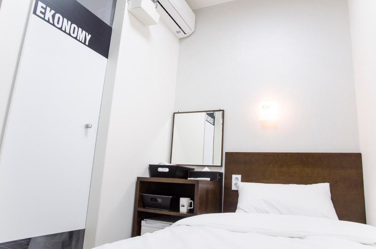Ekonomy Haeundae Hostel Пусан Екстериор снимка