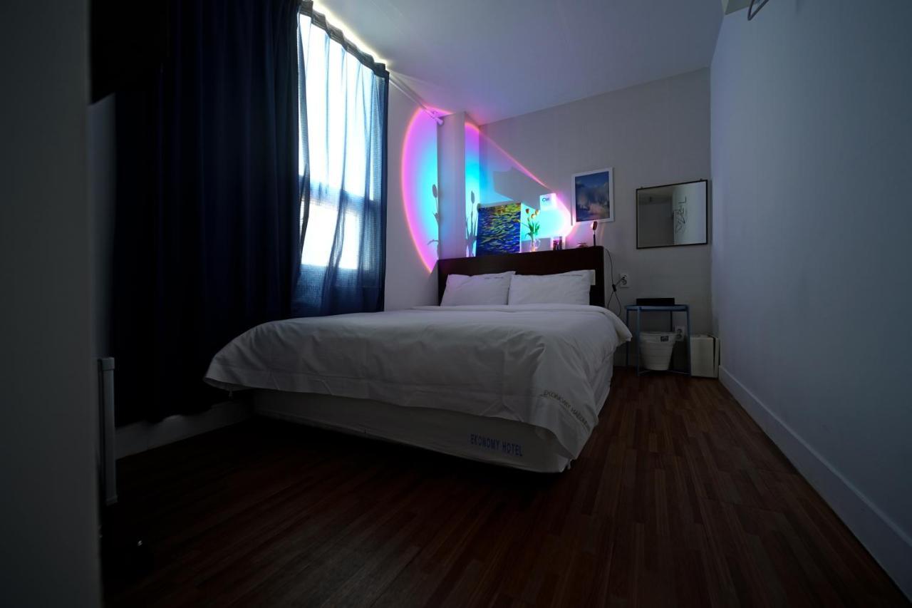 Ekonomy Haeundae Hostel Пусан Екстериор снимка