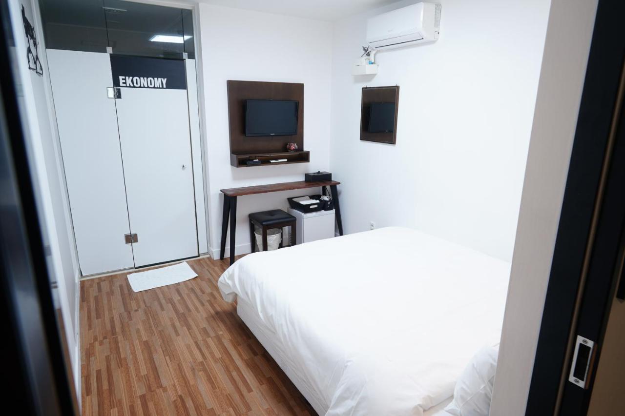 Ekonomy Haeundae Hostel Пусан Екстериор снимка