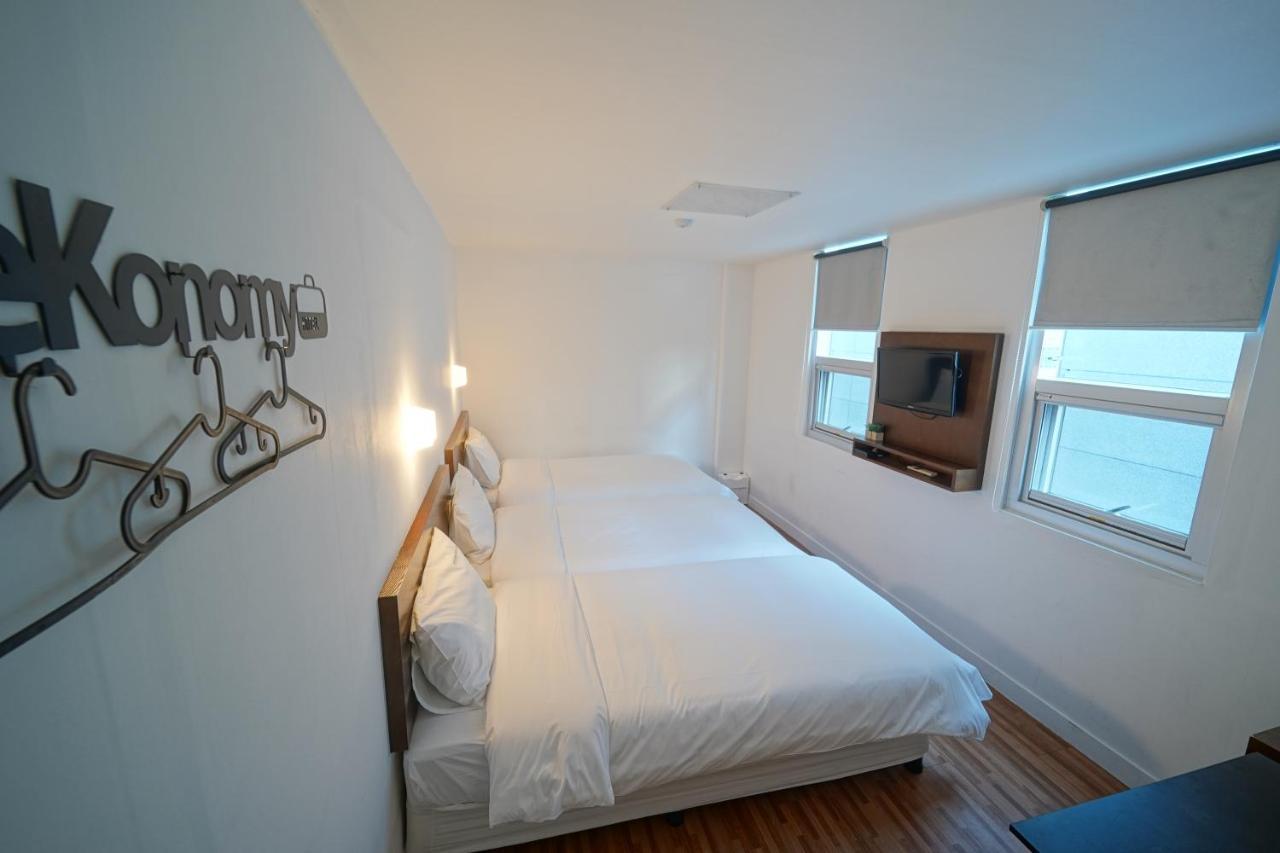 Ekonomy Haeundae Hostel Пусан Екстериор снимка