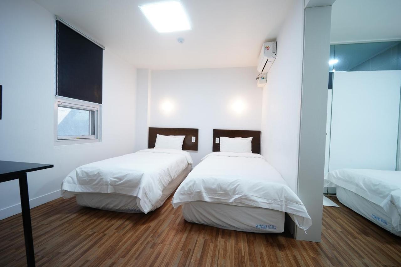 Ekonomy Haeundae Hostel Пусан Екстериор снимка